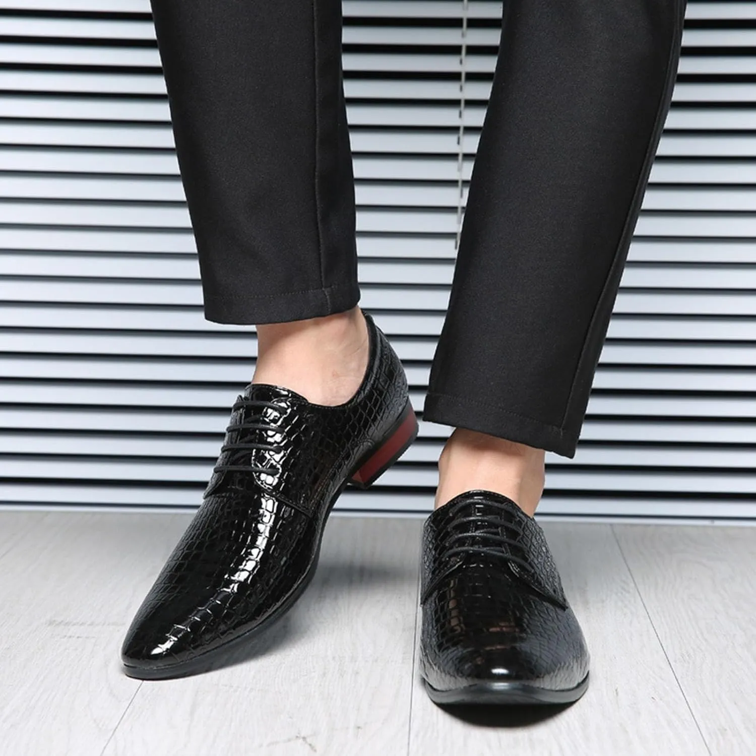 Men's Patterned Pointed Tie Up Business Formal Leather Shoes Classic and Fashionable Oxford Patent Leather Dress Leather Shoes