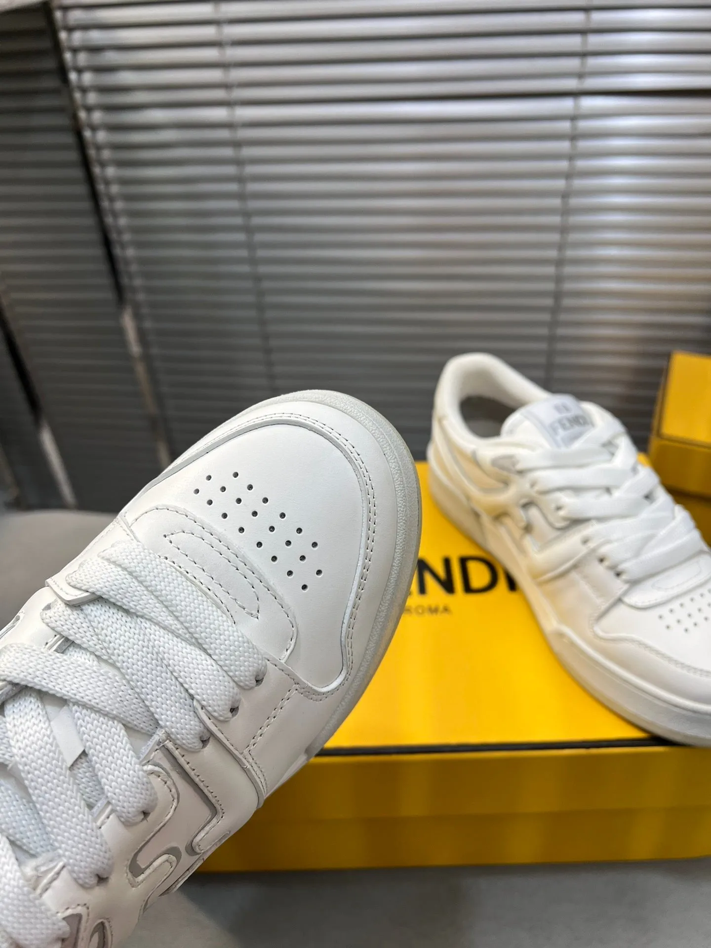 Wholesale prices FENDI Timeless AND LOW WHITE IN MATCH TOPS MESH FENDI CALFSKIN
