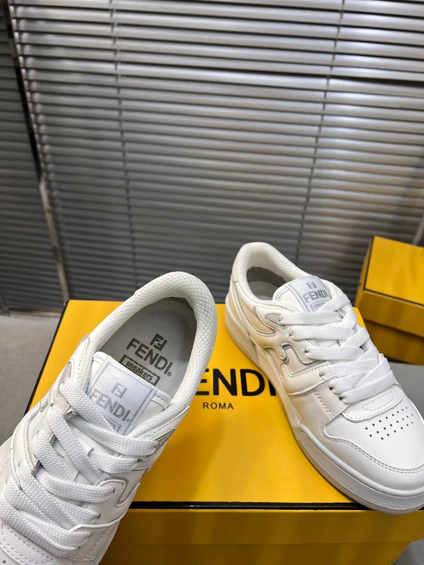 Wholesale prices FENDI Timeless AND LOW WHITE IN MATCH TOPS MESH FENDI CALFSKIN